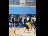 开搞！北京男篮今日进行公开训练 林书豪和吉布森参与合练