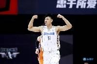 🎥范子铭第一阶段集锦：进步明显 场均18.6分8.4篮板2.8助攻