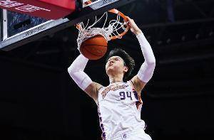 逆转功臣！王哲林17投11中轰下27分16板4助4断2帽